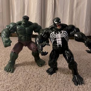 Disney Marvel Talking Action Figures - Hulk and Venom